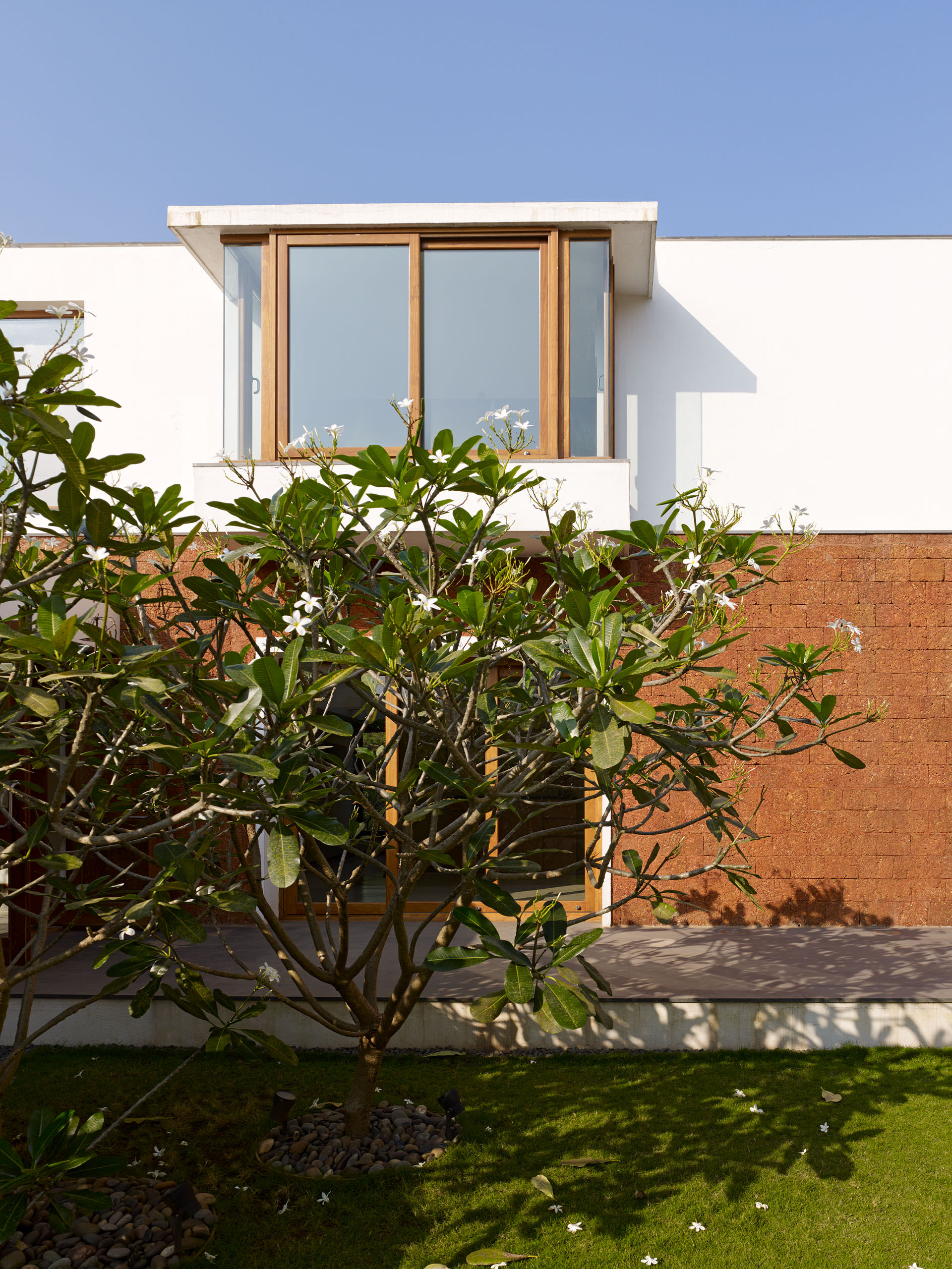 E13430 ALPA 036869 MEDIUM